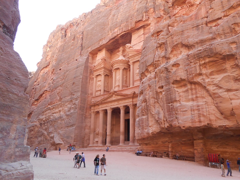 Petra Y El Tesoro